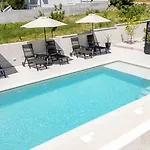 Mia - Moderne Oase Mit Meerblick Und Pool *