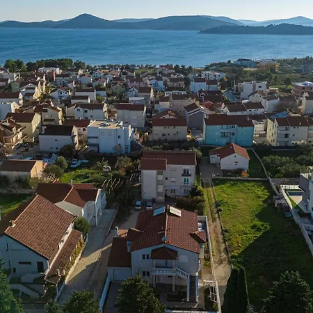 Mia - Moderne Oase Mit Meerblick Und Pool Apartment Vodice