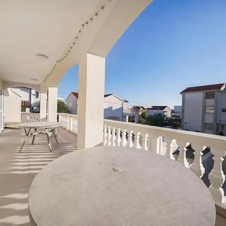 Mia - Moderne Oase Mit Meerblick Und Pool Apartment *