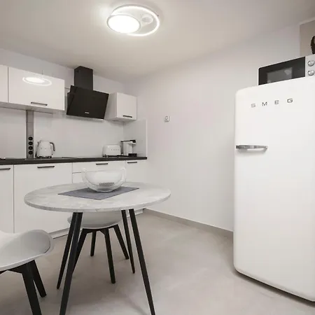 Mia - Moderne Oase Mit Meerblick Und Pool Apartment Vodice
