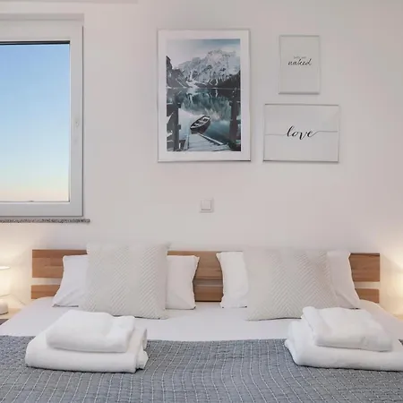 Apartment Mia - Moderne Oase Mit Meerblick Und Pool Vodice