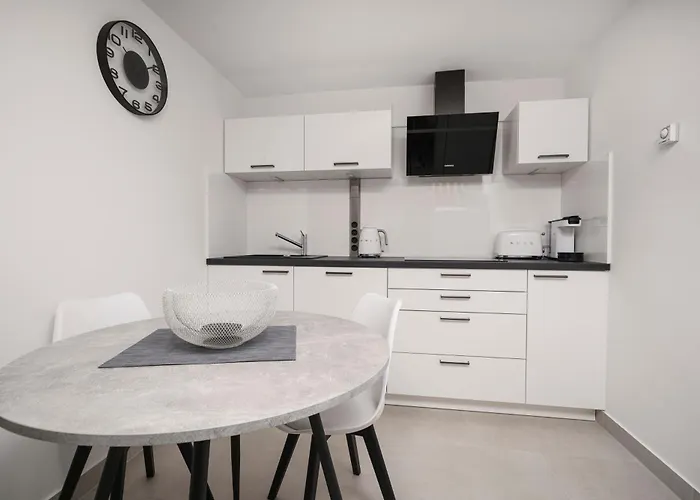 Mia - Moderne Oase Mit Meerblick Und Pool Apartamento