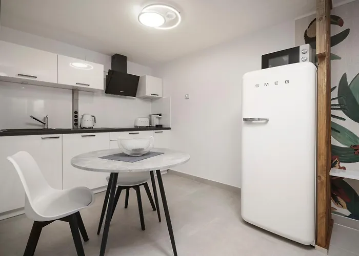 Mia - Moderne Oase Mit Meerblick Und Pool Appartement Vodice