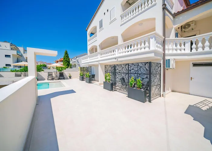 Mia - Moderne Oase Mit Meerblick Und Pool Vodice